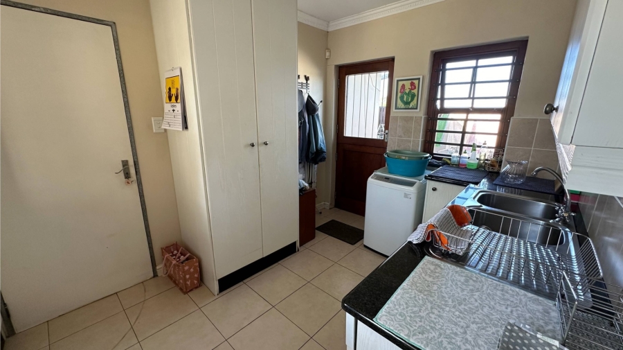 3 Bedroom Property for Sale in Sunrise On Sea Eastern Cape